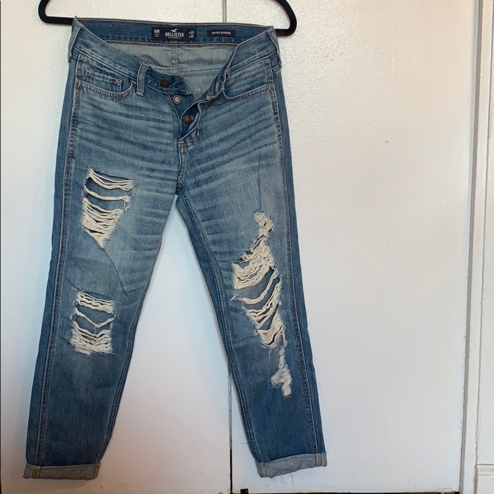 Low-rise boyfriend jeans from Hollister!